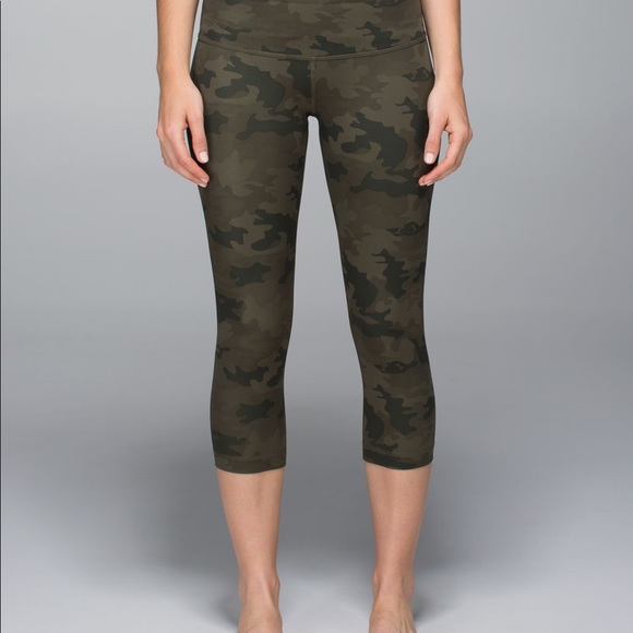Lululemon Wunder Under Savasana Green Camo Crops - Picture 2 of 3